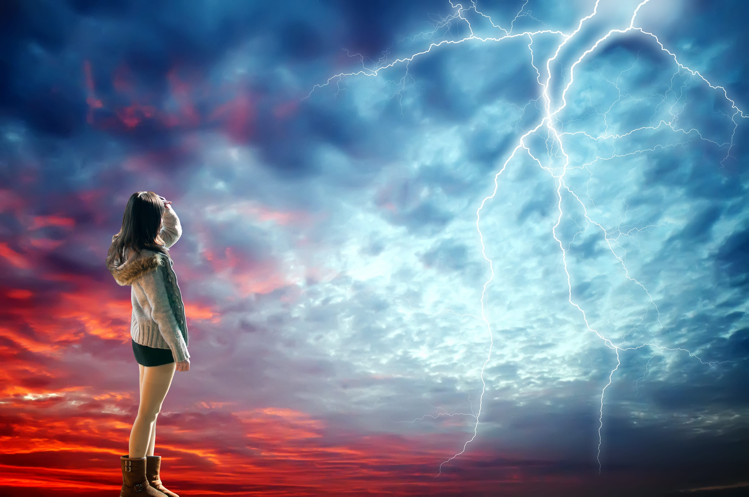 girl looked at the lightning in the sky